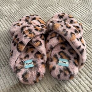 TOMS Leopard Print Fuzzy Slippers